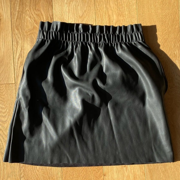ZARA | Knit Black Leather Skirt - Picture 3 of 6